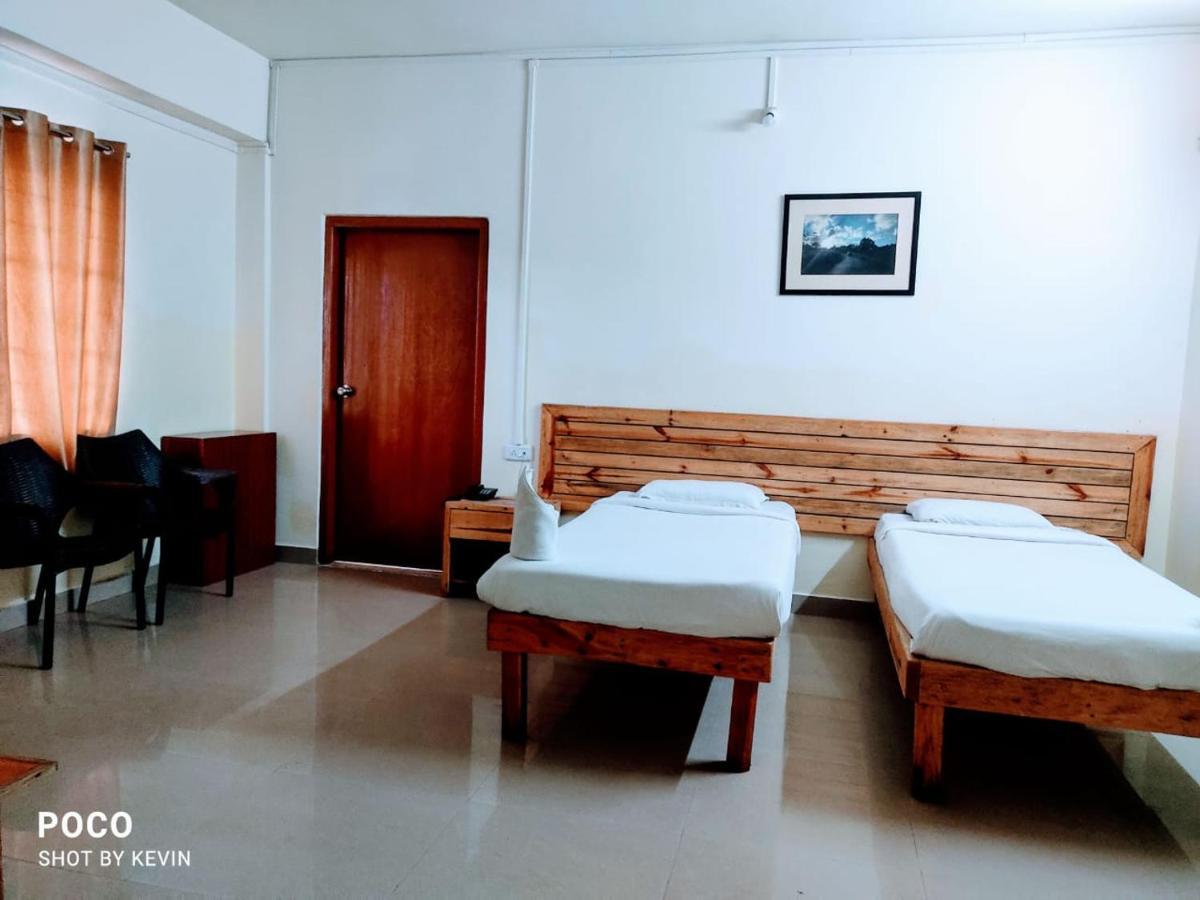 Hotel Travellers Inn Shillong Zewnętrze zdjęcie