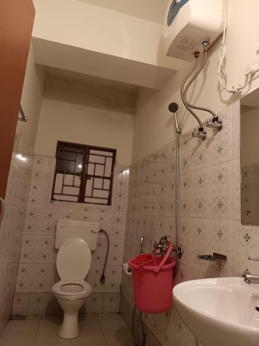 Hotel Travellers Inn Shillong Zewnętrze zdjęcie