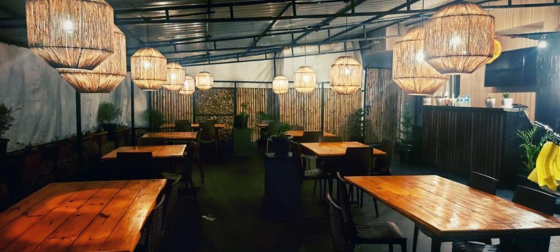 Hotel Travellers Inn Shillong Zewnętrze zdjęcie