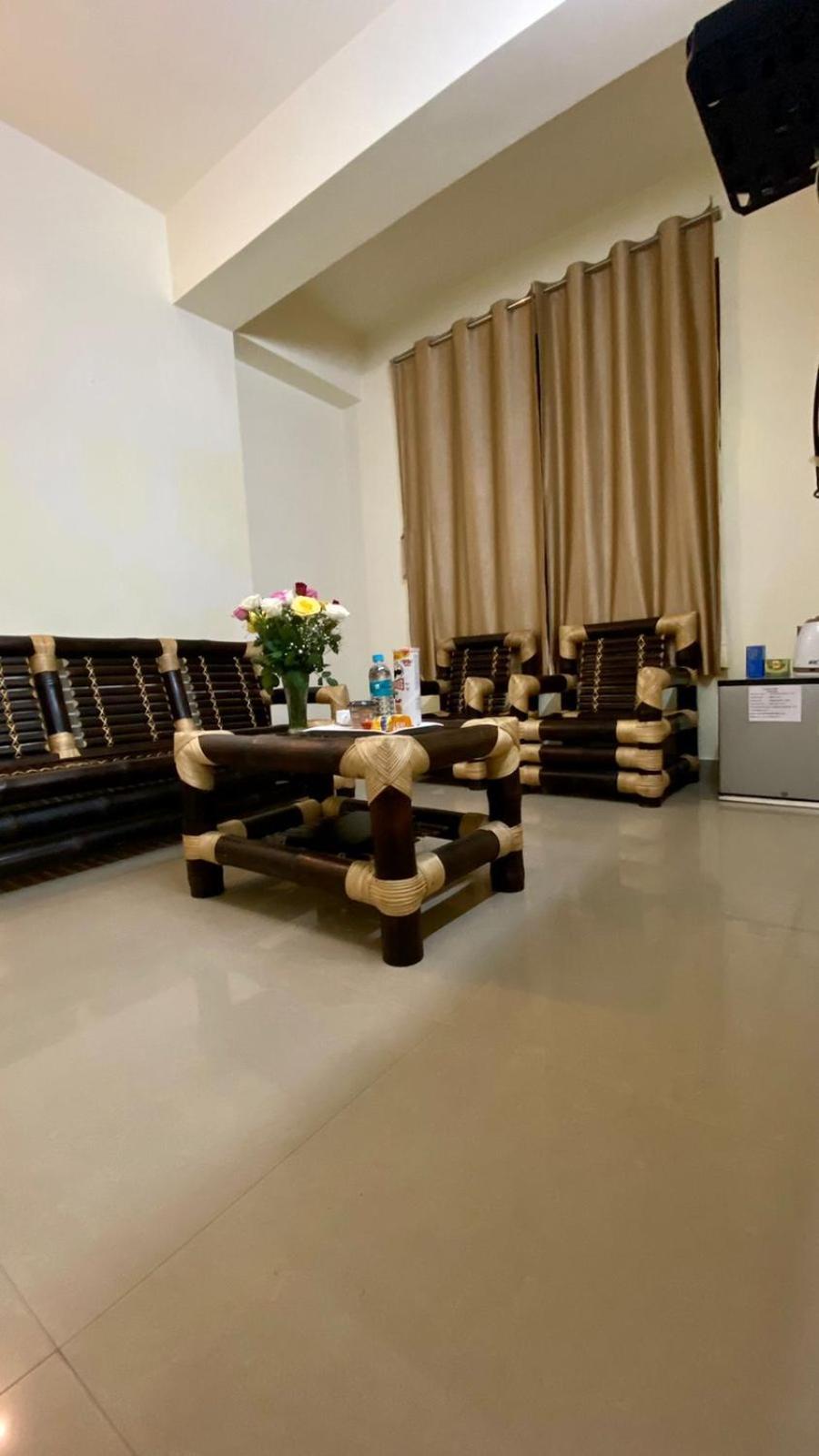 Hotel Travellers Inn Shillong Zewnętrze zdjęcie