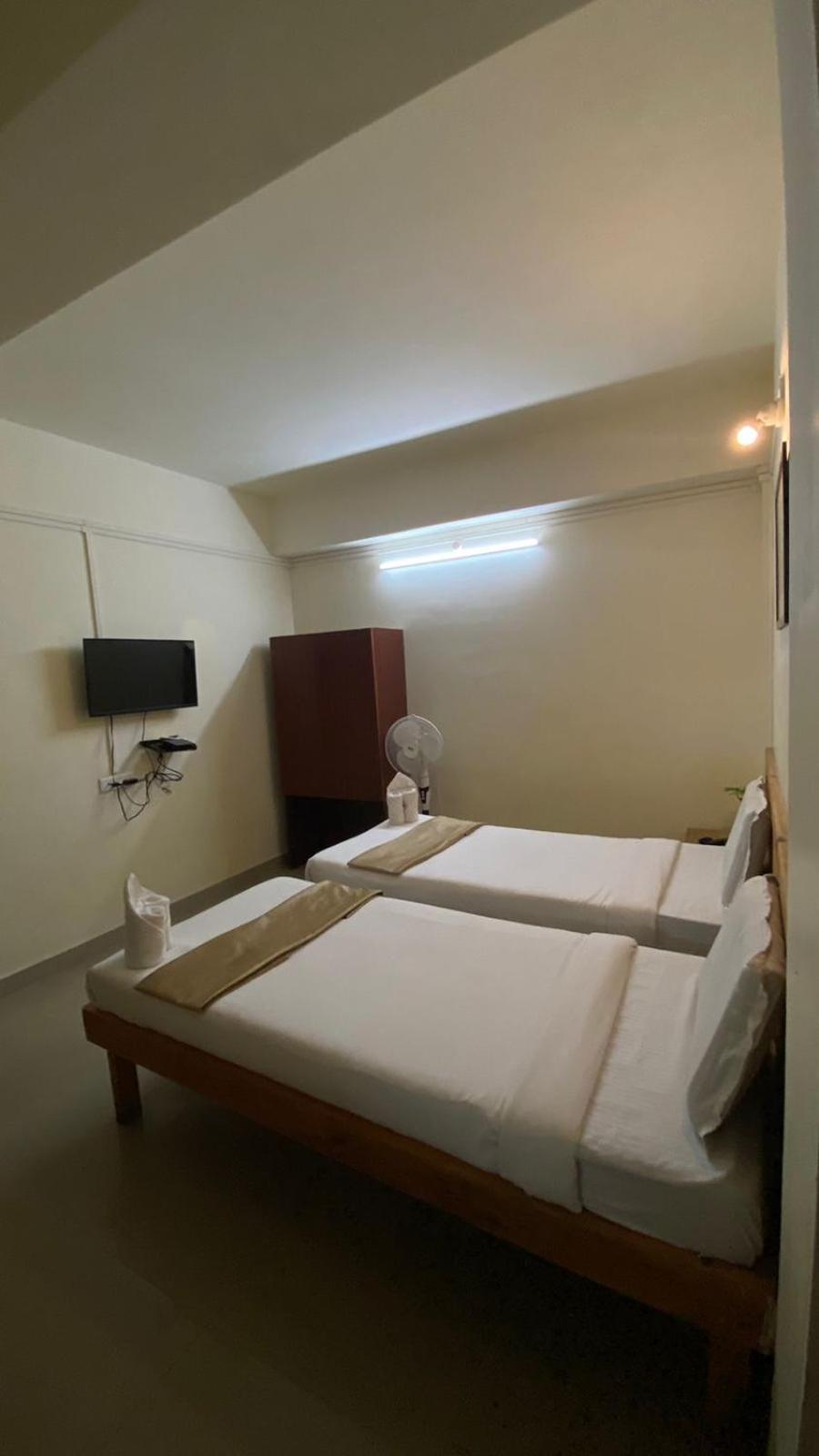 Hotel Travellers Inn Shillong Zewnętrze zdjęcie