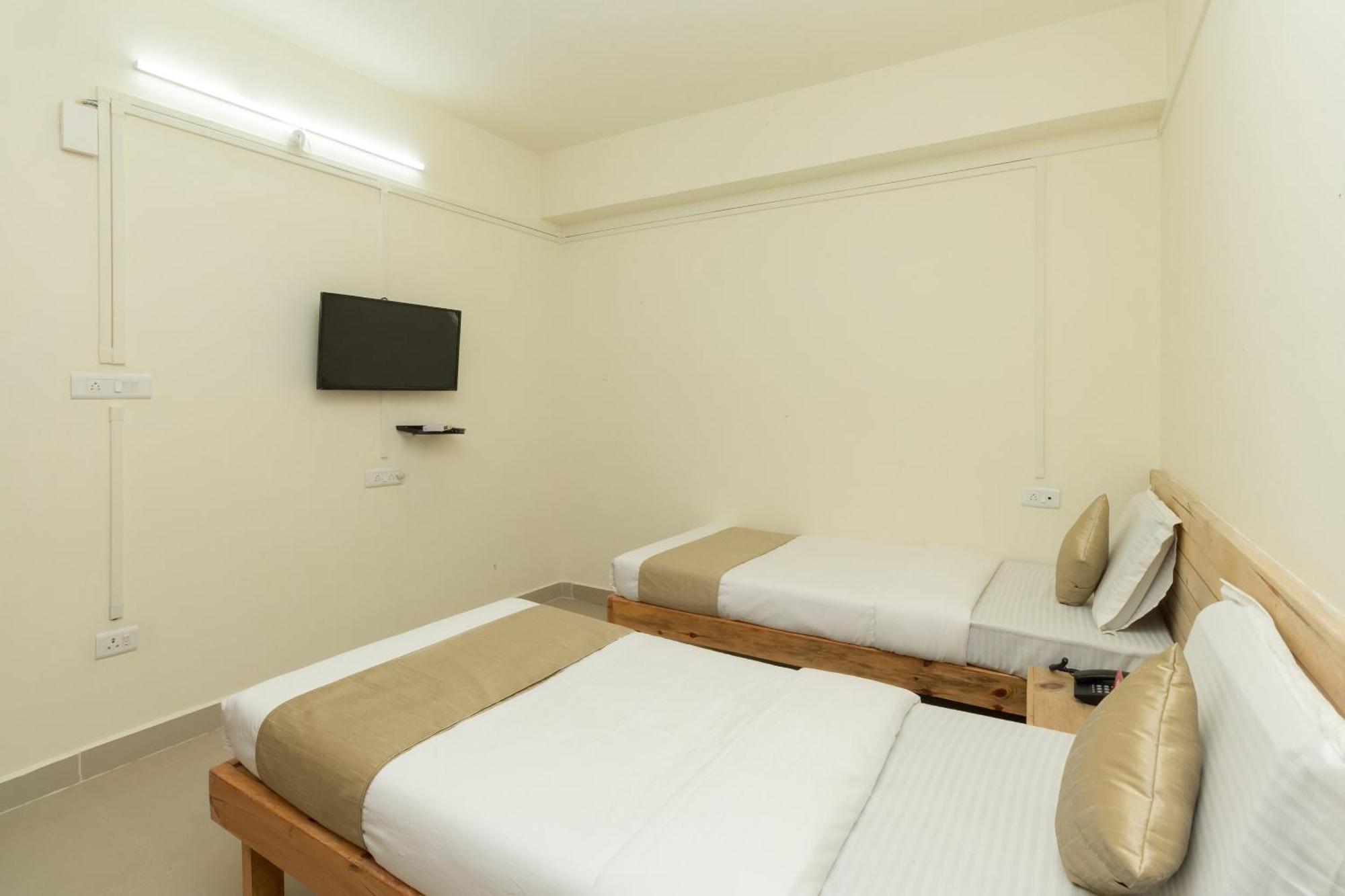 Hotel Travellers Inn Shillong Zewnętrze zdjęcie
