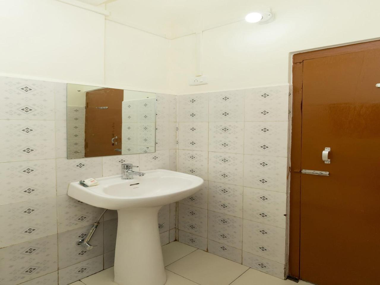 Hotel Travellers Inn Shillong Zewnętrze zdjęcie